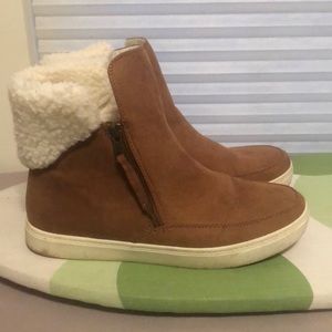 Fleece high top sneakers